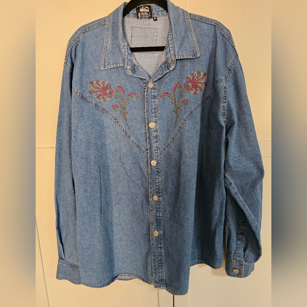 Yaga Vintage XL Denim Shirt Embroidered Flowers Logo Back Light Wash Western USA